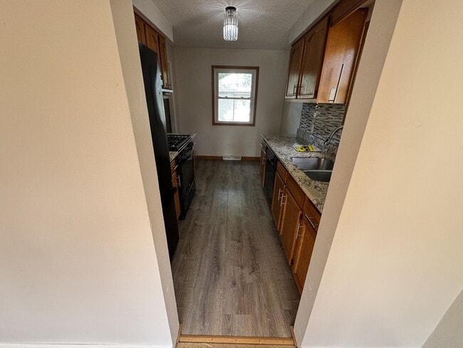 Building Photo - 13506 Bennington Ave