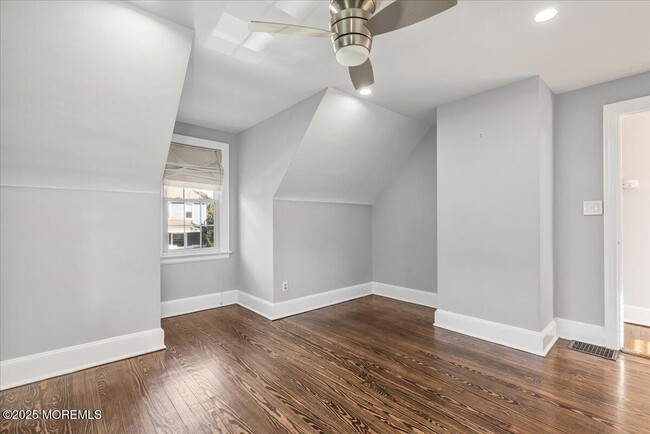 Building Photo - 14 Prospect Ave N