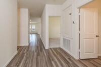 Building Photo - 1004 Wild Enclave Ln