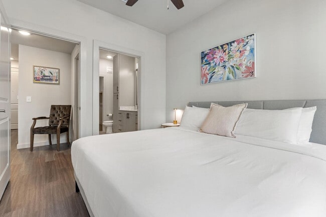 Building Photo - 5820 1/2 Cameron Rd