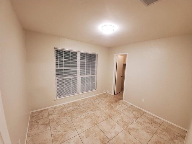 Building Photo - 1410 Bellmar Dr