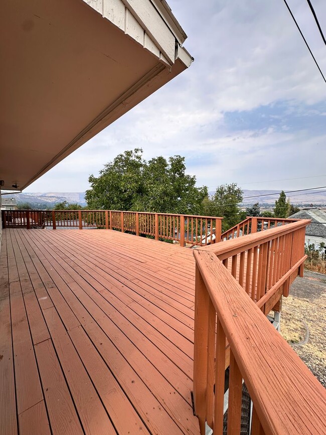 Building Photo - 2 Bedroom | 1 Bathroom Home in The Dalles, OR