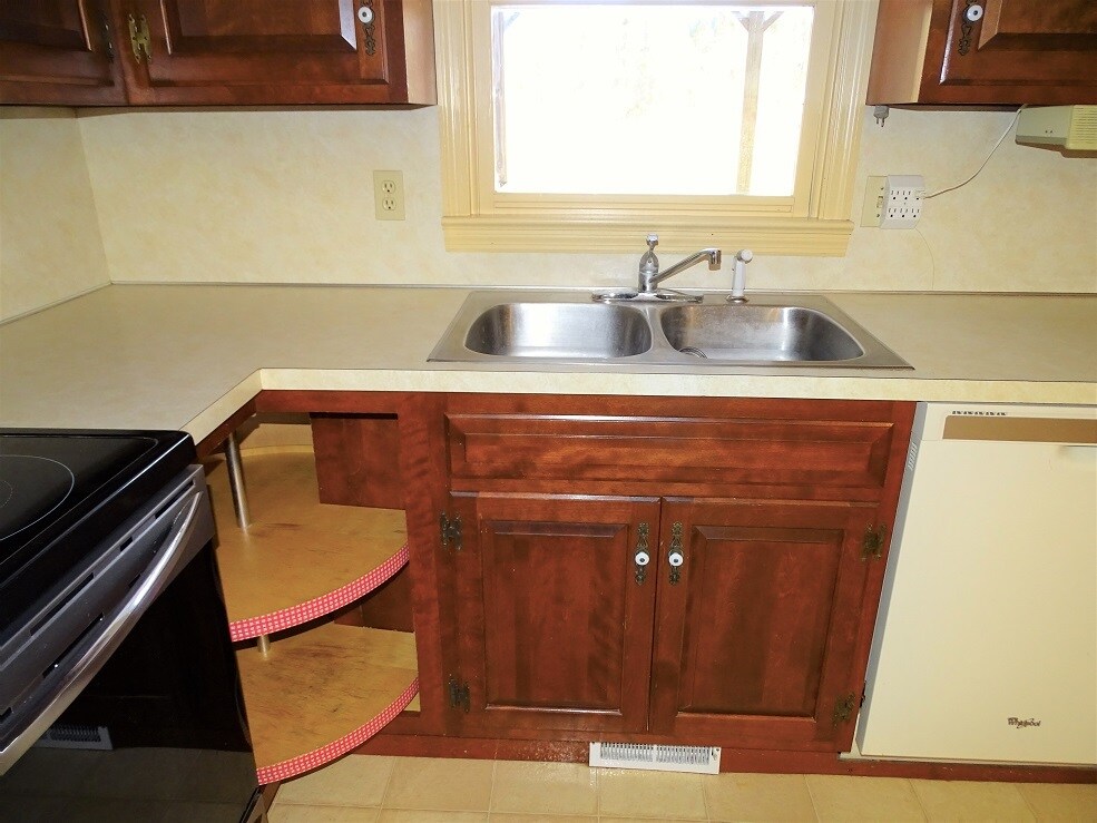 Building Photo - 859 Cindy Ln