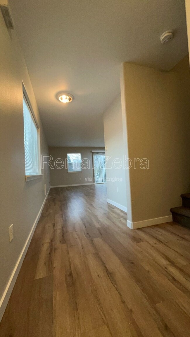 Building Photo - 1945 SW Canyon Dr