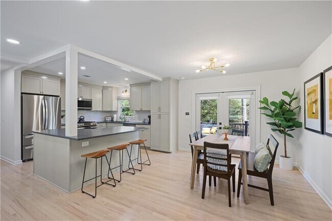 Building Photo - 677 Hillandale Cir