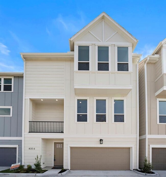 Building Photo - 835D Rachel St