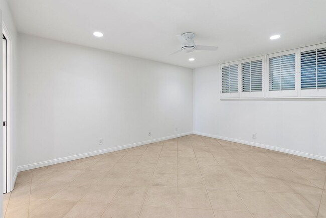 Building Photo - Discover a Coastal Sanctuary at Laguna Royale, Laguna Beach. Comes with 2 Parking Spaces!