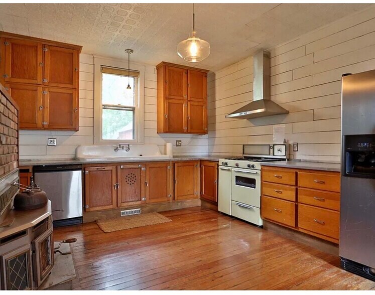 Building Photo - 317 E Glenwood St
