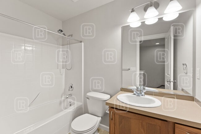 Building Photo - 1840 N Willamette Rd