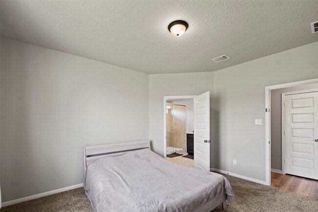 Building Photo - 428 Shoreview Dr
