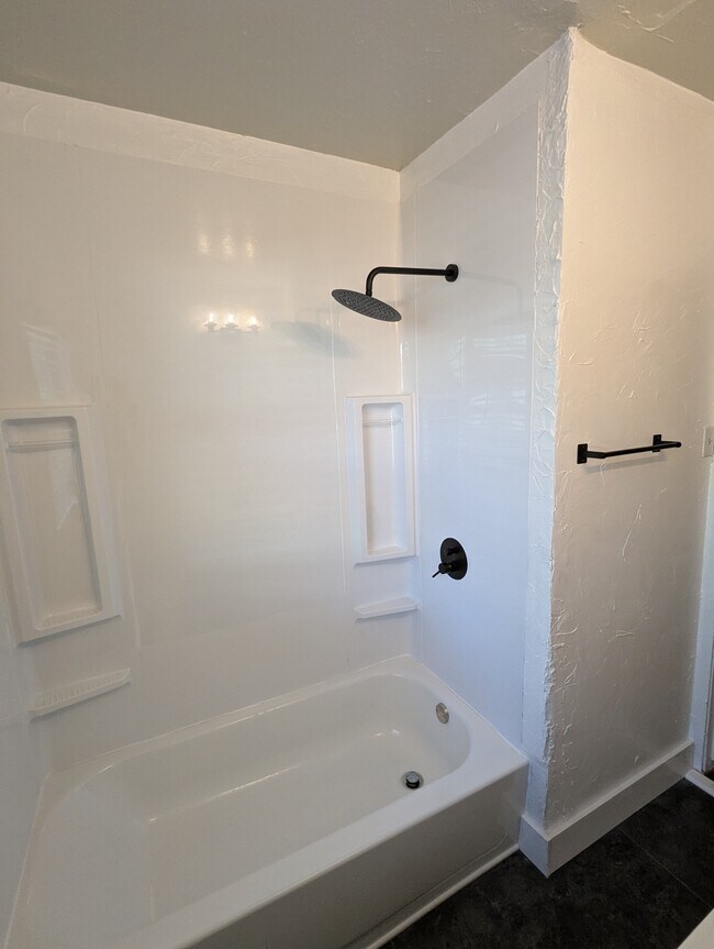 Building Photo - 5321 Howard St