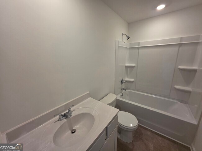 Building Photo - 23 Umber Ln