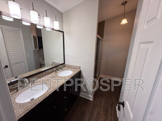 Building Photo - 9503 Rosewalk Ct