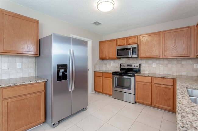 Building Photo - 2700 Peach Dr