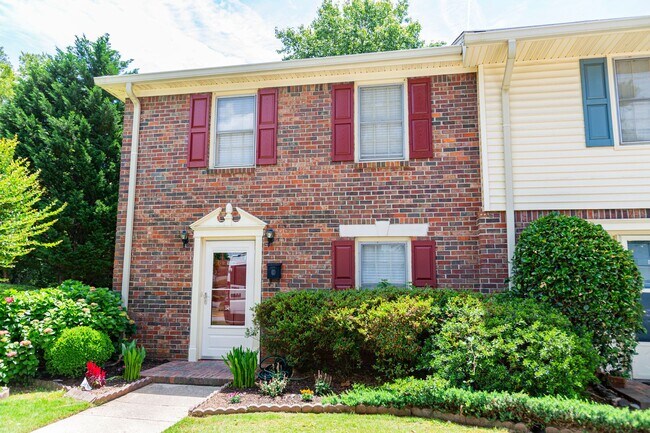 Building Photo - 2bd Townhome in the Heart of Tucker