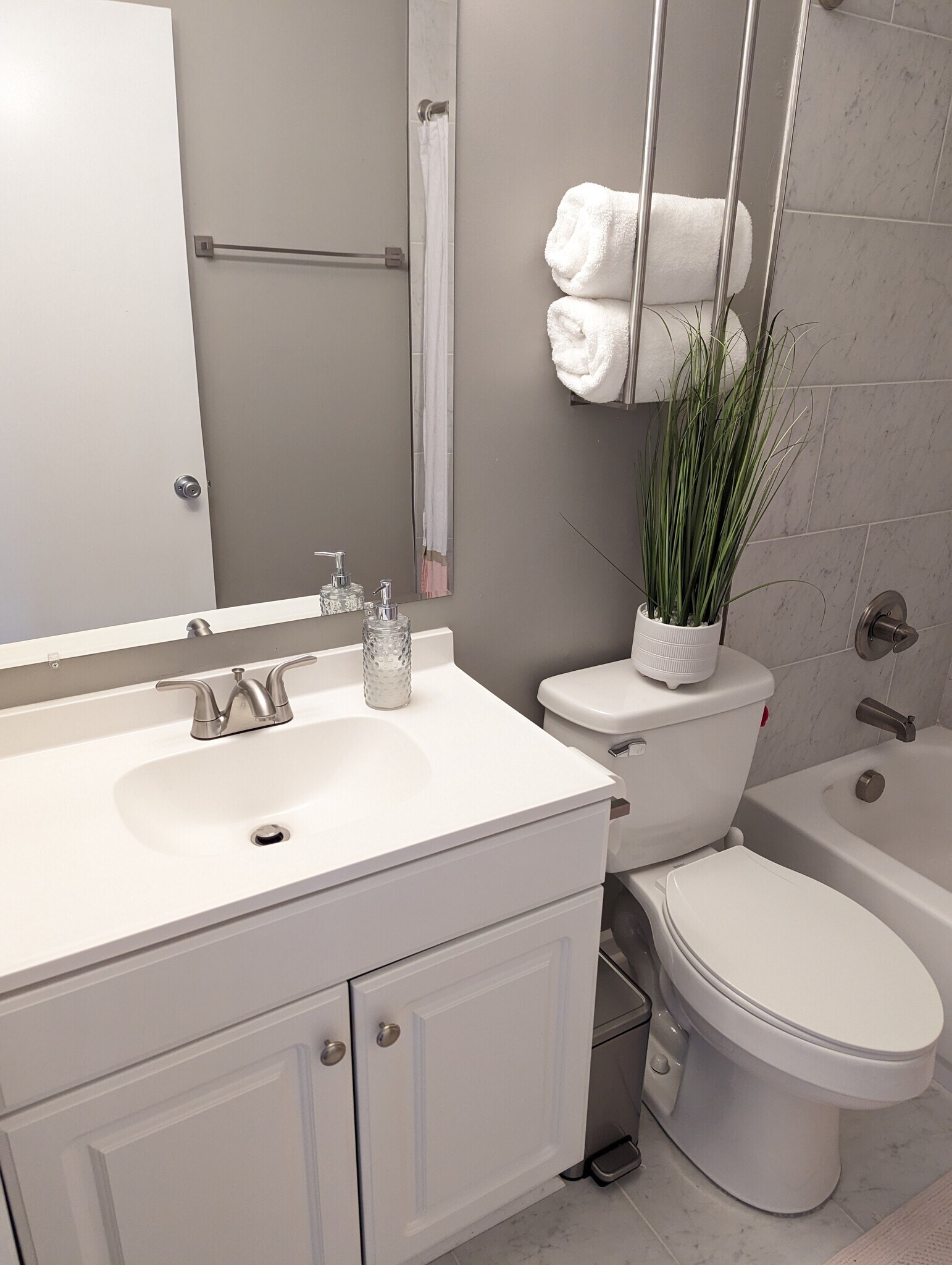 Shared Bathroom - 3726 Overland Cutoff