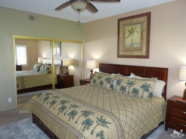 Building Photo - 221 Vista Royale Cir E