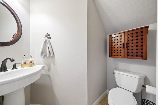 Building Photo - 2351 Summit Way Ct