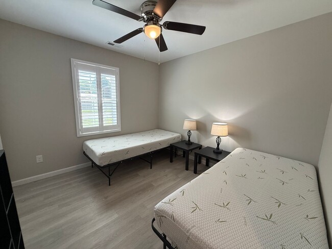 Building Photo - Fully Furnished 3 Bedroom, 2 Bath Home wit...