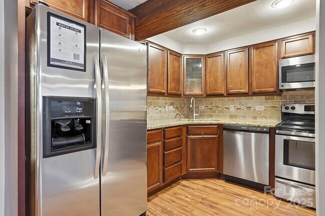 Building Photo - 229 N Poplar St