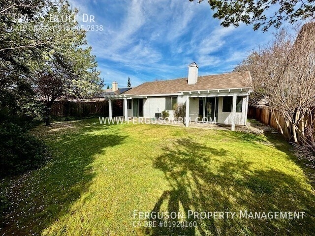 Building Photo - 1243 S Bluff Dr