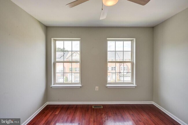 Building Photo - 4611 Kings Mill Way