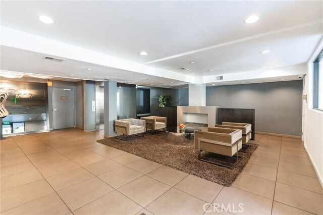 Building Photo - 141 S Clark Dr