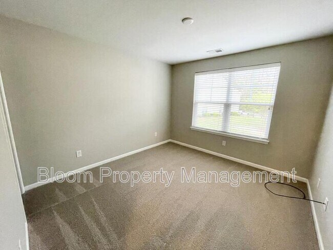 Building Photo - 4995 Hay Bale Ct