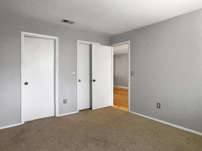 Building Photo - 2 BA/2 BR Condo in West Ashley