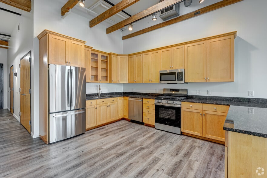 1BR, 1BA - 1,375SF - Kitchen - Cascade District Lofts