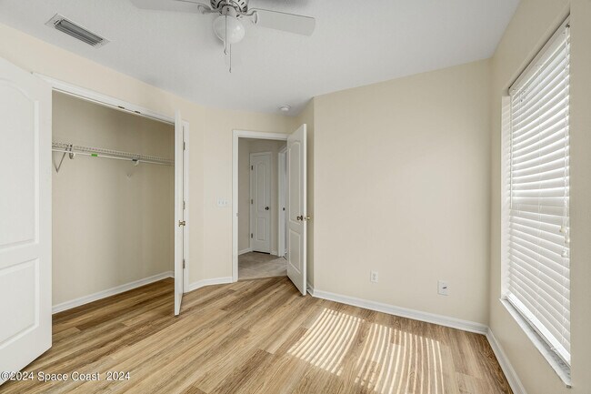 Building Photo - 1216 Foxridge Pl