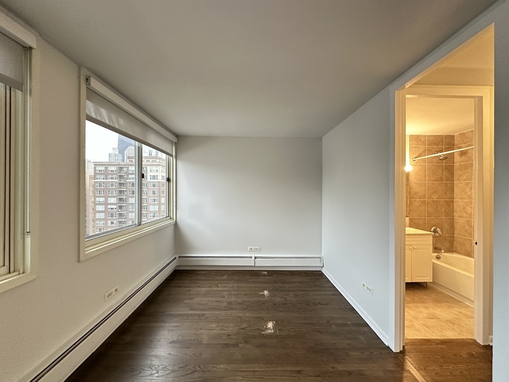 Building Photo - 1349 N Dearborn St