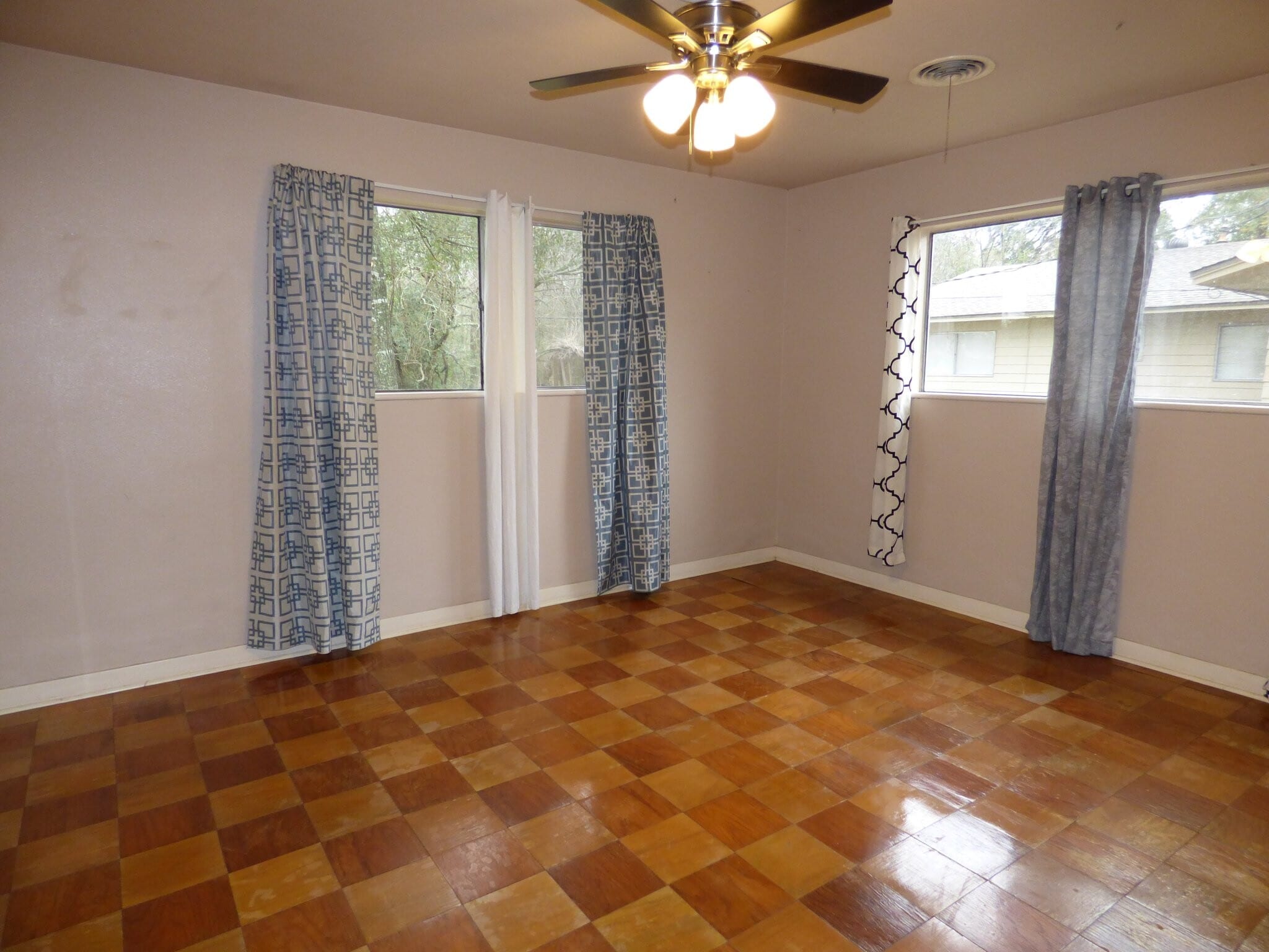 Building Photo - 2208 Monterrey Dr