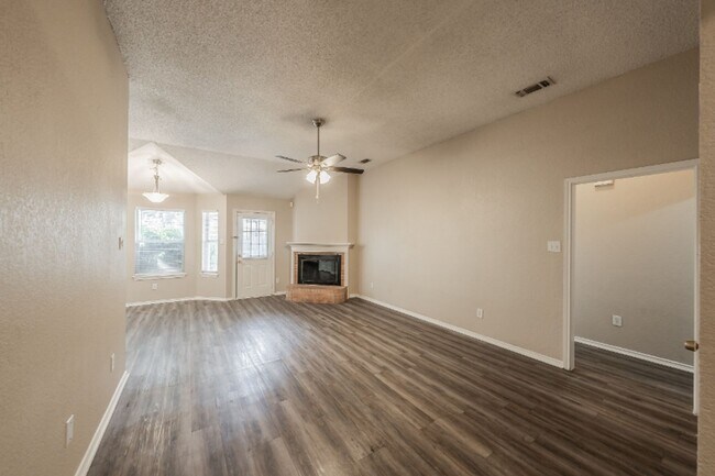 Building Photo - 1740 Cedar Tree Dr