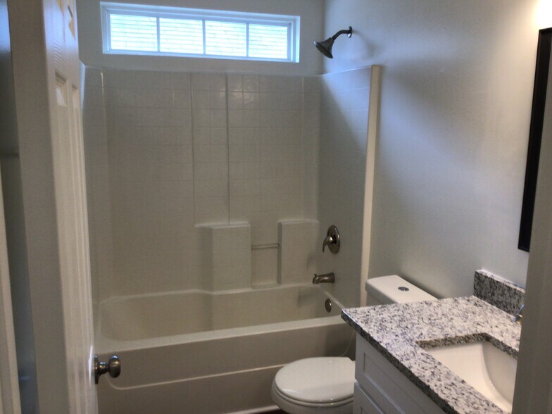 Building Photo - 126 Aquinnah Dr