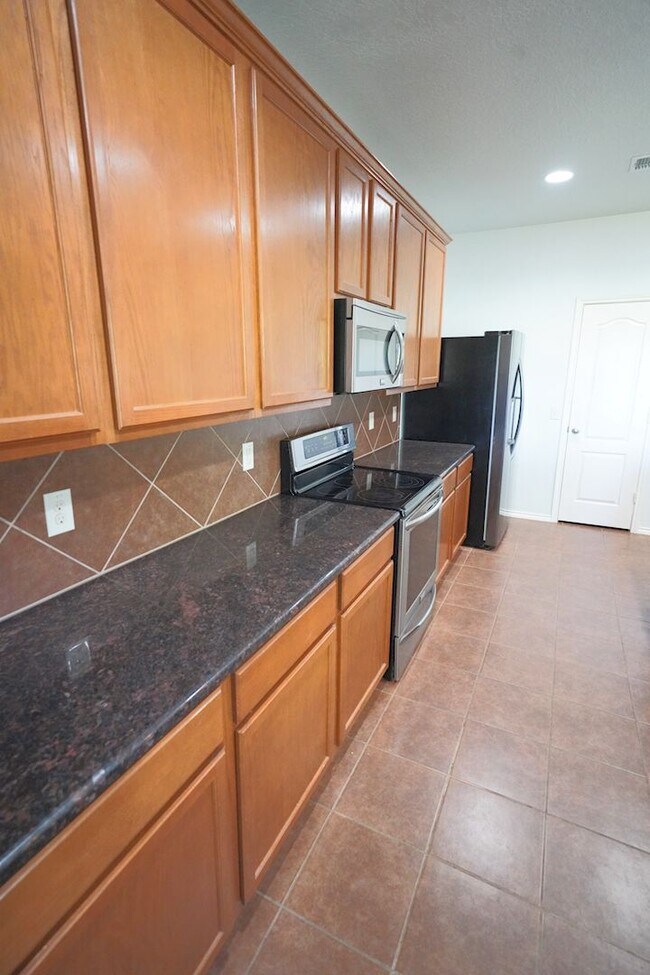 Building Photo - Great 4 Bedroom Home Now Available in Cibo...
