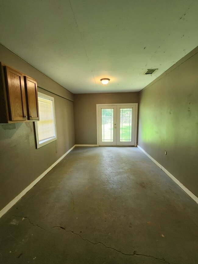 Building Photo - 9368 Wardlow Dr