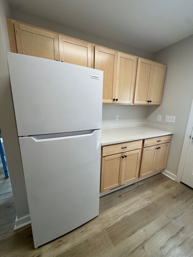Building Photo - 925 Jones Cir