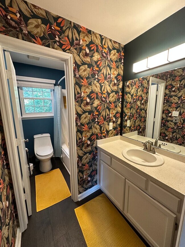 Building Photo - Charming 2-Bedroom Loft-Style Condo in a P...
