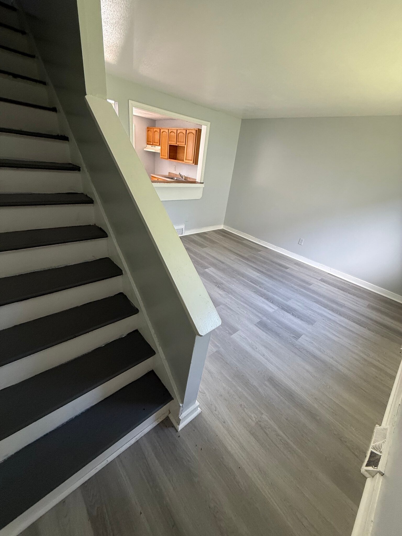 Building Photo - 161 Martin St