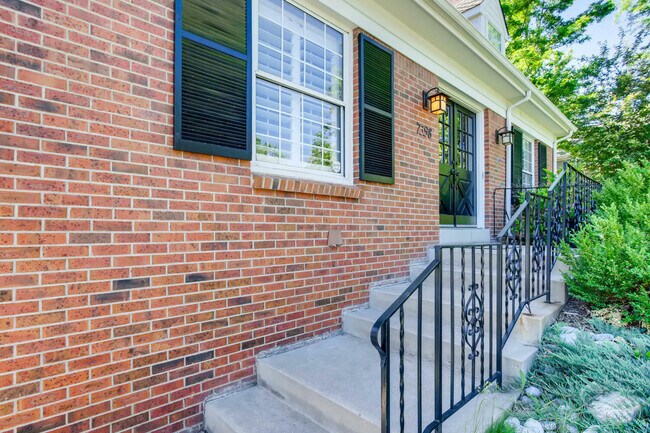 Building Photo - 7398 S Hudson Way