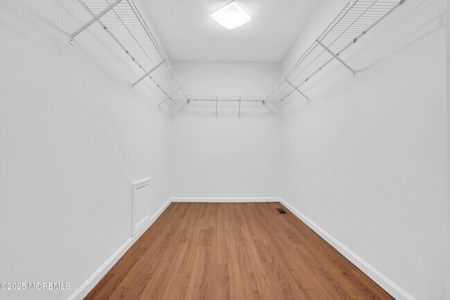 Building Photo - 3 Wellesly Ct