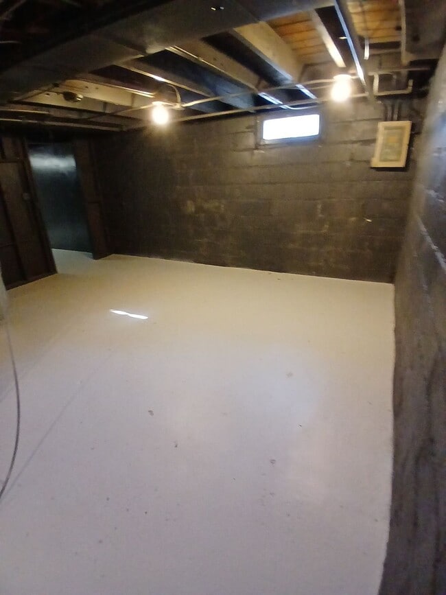 Building Photo - 1610 Post Ave