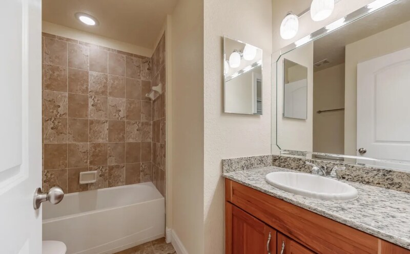 Building Photo - 1800 Kole Pl