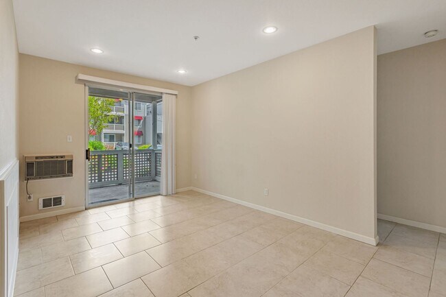 Building Photo - 2-Bedroom Condo in Prime Sunnyvale Location Near Tech Hubs