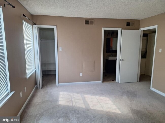 Building Photo - 12219 Chaucer Ln