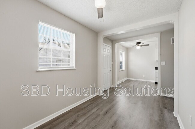 Building Photo - 6601 E 128th St