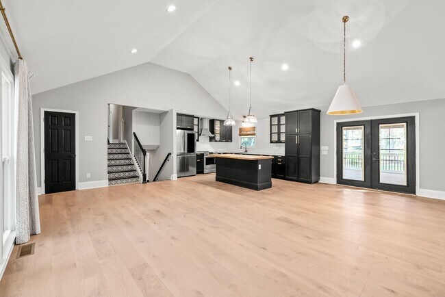 Building Photo - 3800 Terrebonne Ct