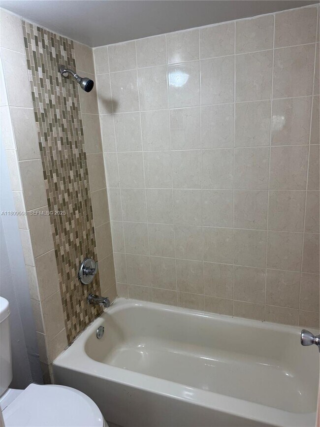 Building Photo - 721 N Pine Island Rd