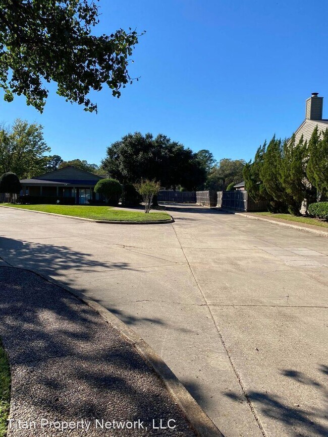 Building Photo - 2 br, 2 bath House - 7304 Fern Ave #19